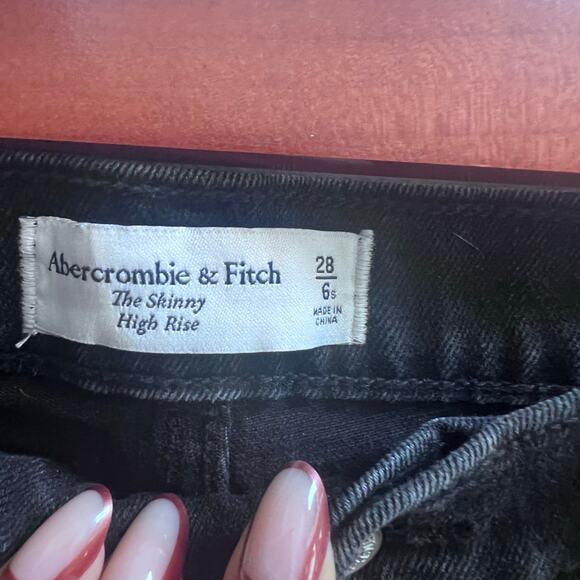 Abercrombie & Fitch Skinny High Rise Raw Hem Ankle Slit Black Jean Women's 28/6R - Picture 6 of 8